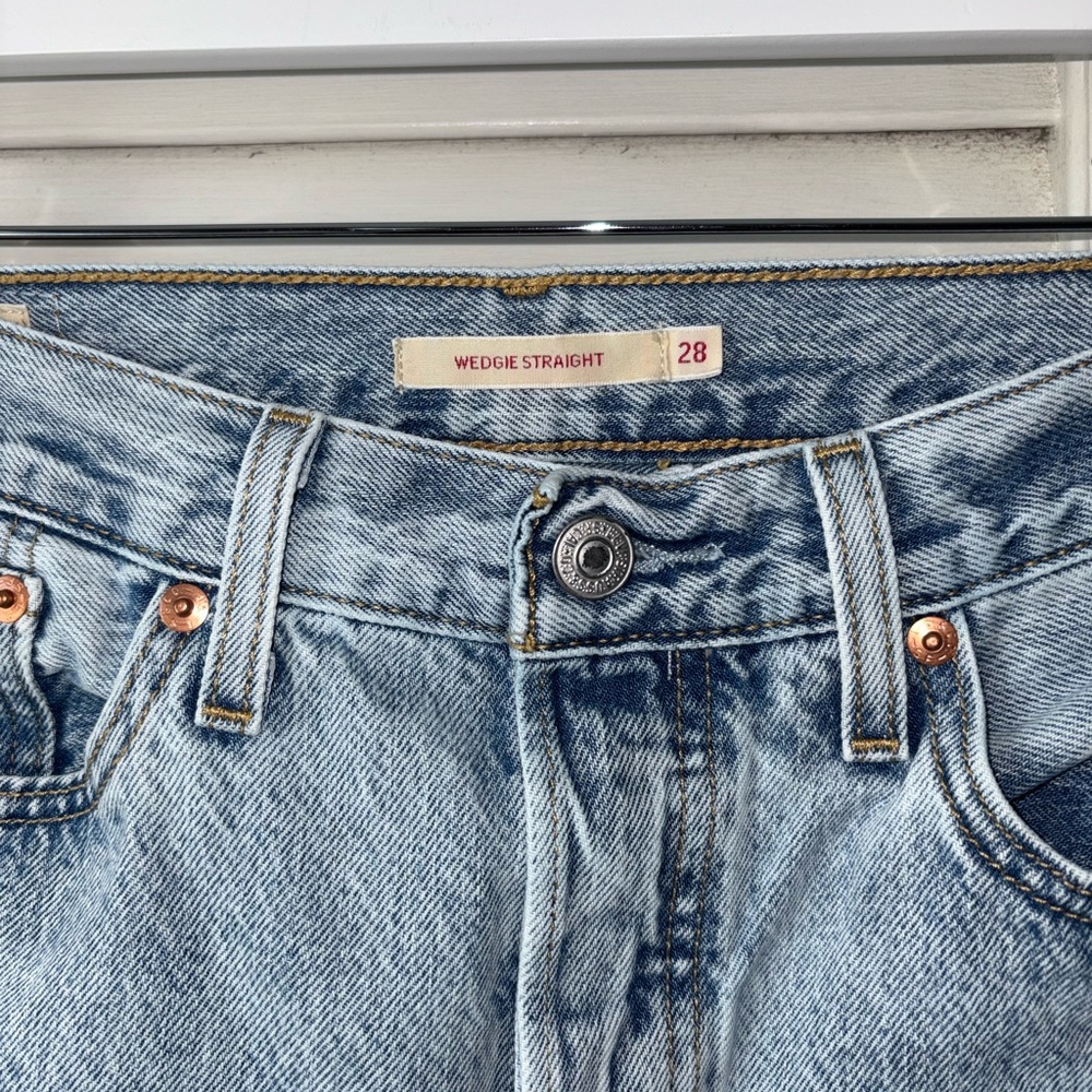Levi’s Premium Wedgie Straight Jeans Size 28 Light Wash High Rise Denim - Picture 3 of 6